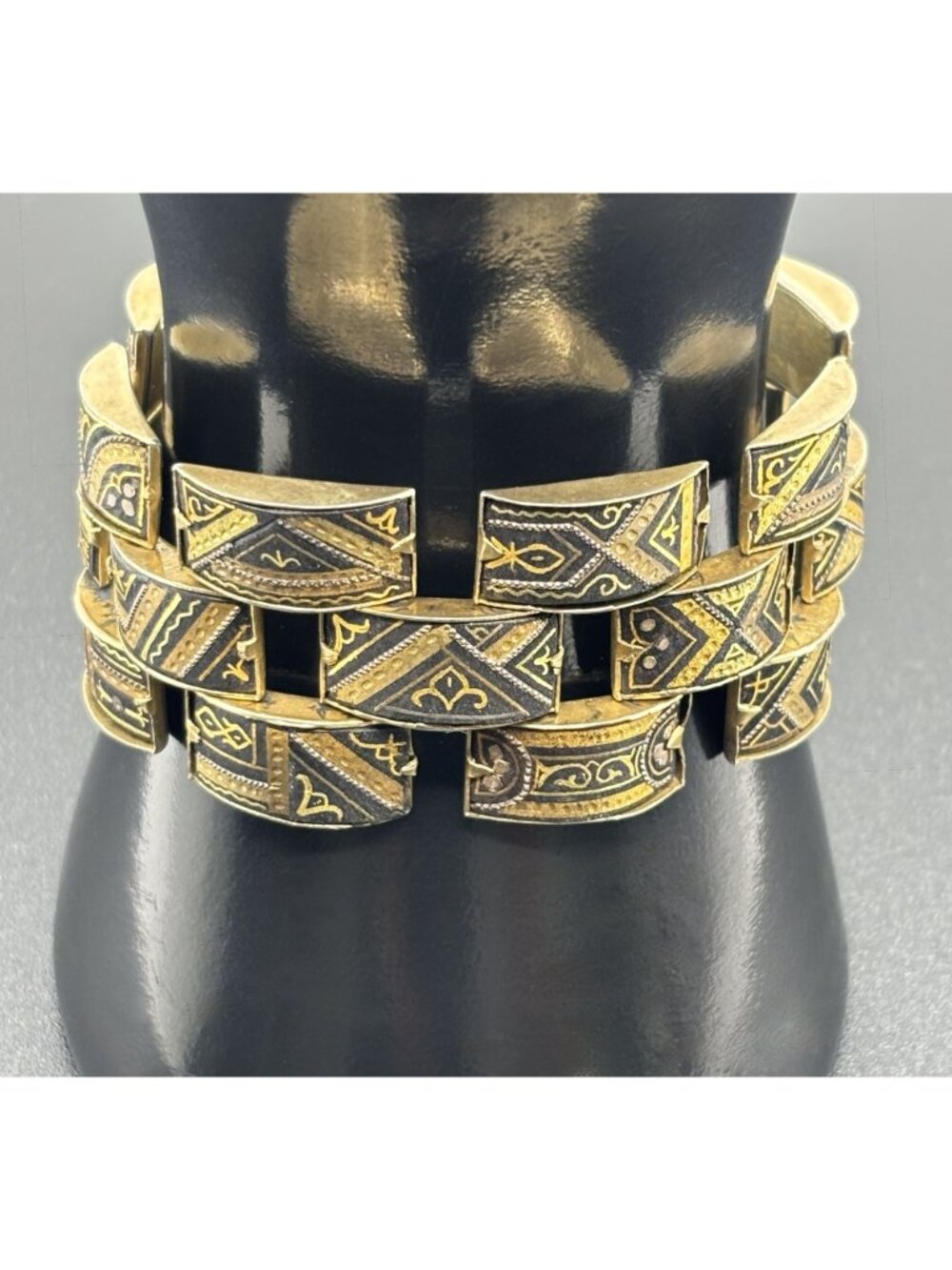 Vintage Damascene Bracelet With Initials Three Rows of Articulated Links, Signed - Picture 9 of 16